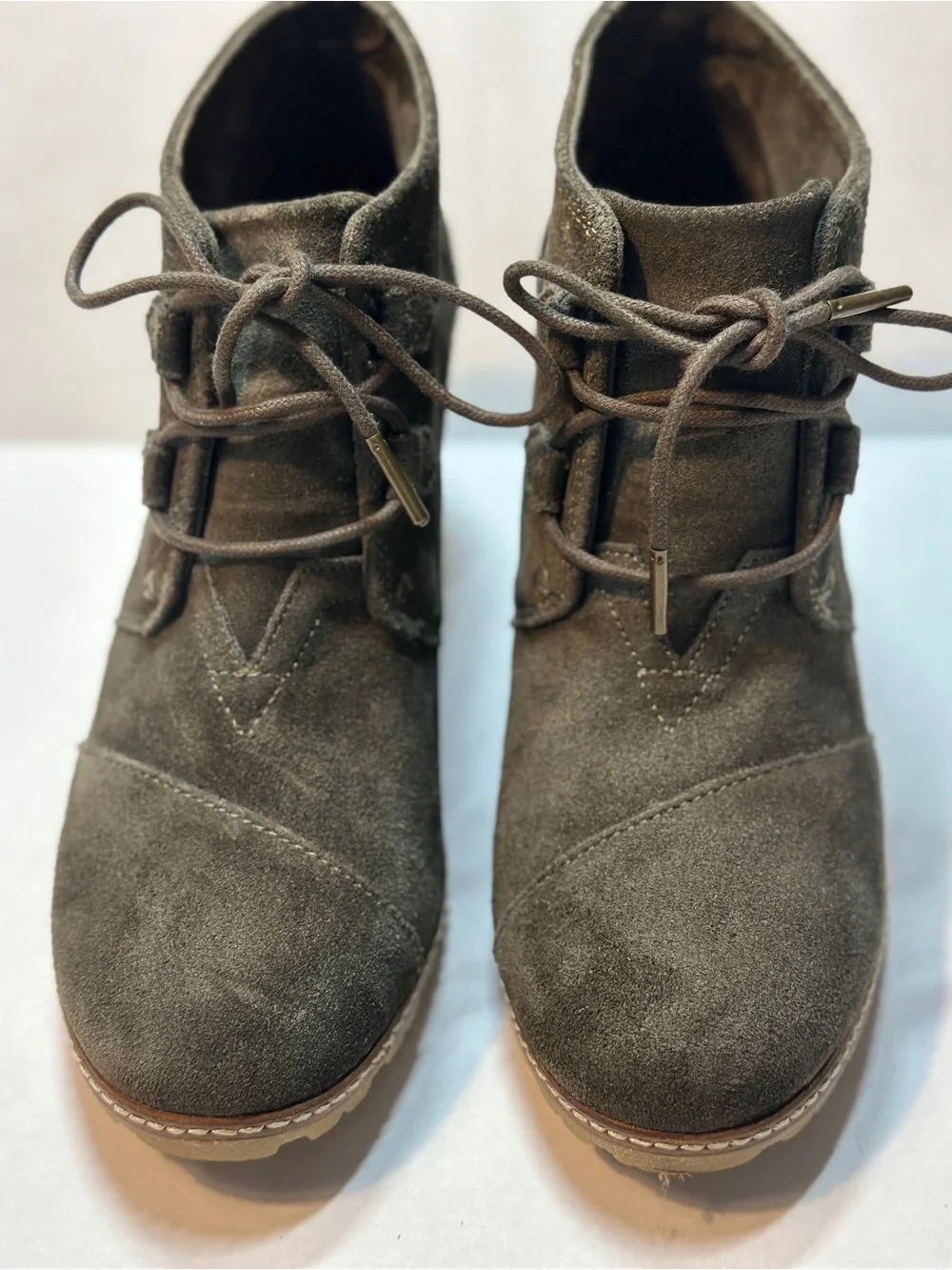 TOMS Desert Crepe Wedge Ankle Boots Tarmac Olive Suede Sz 9 W